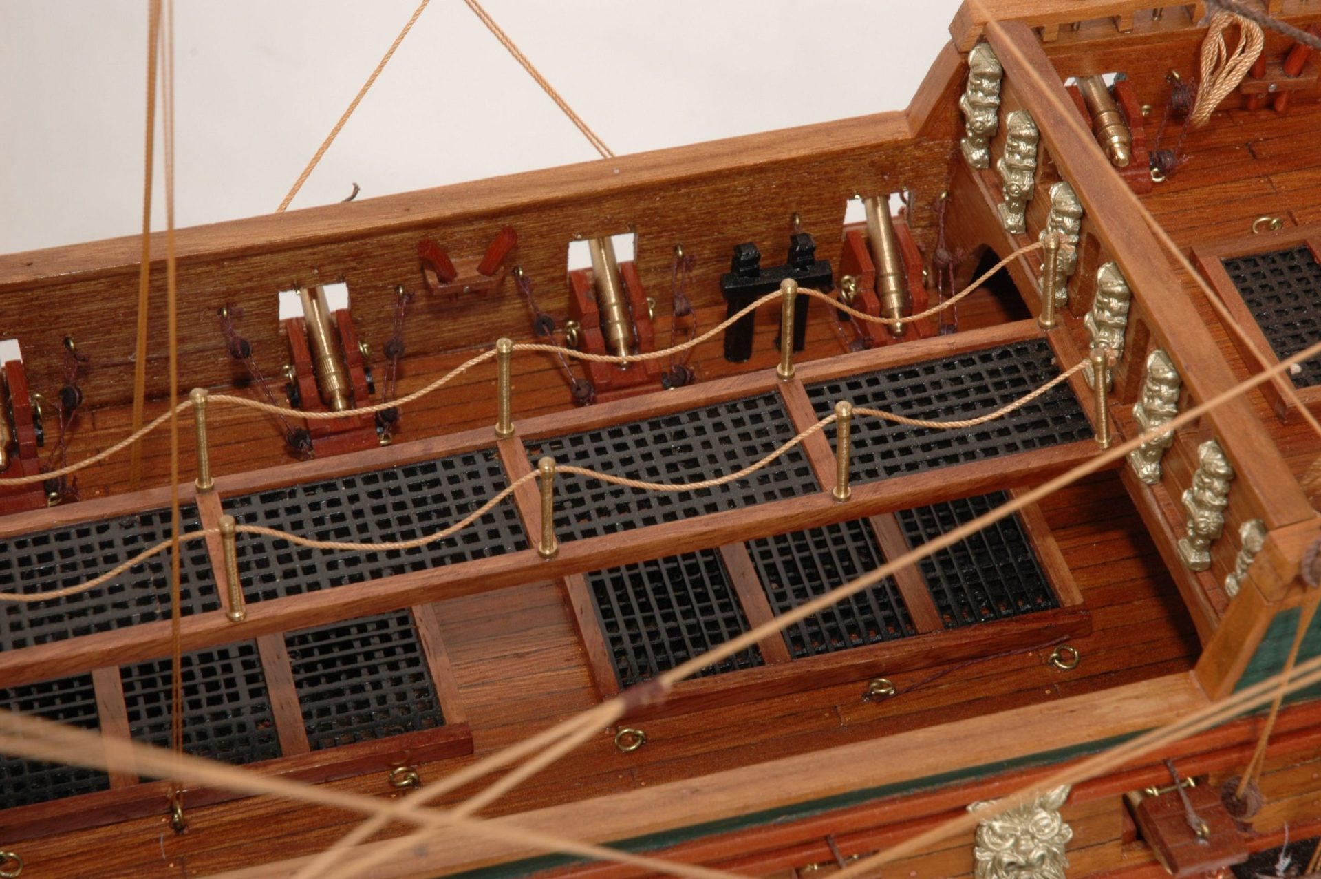 152-8214-Wappen-von-Hamburg-Ship-Model-Superior-Range-scaled