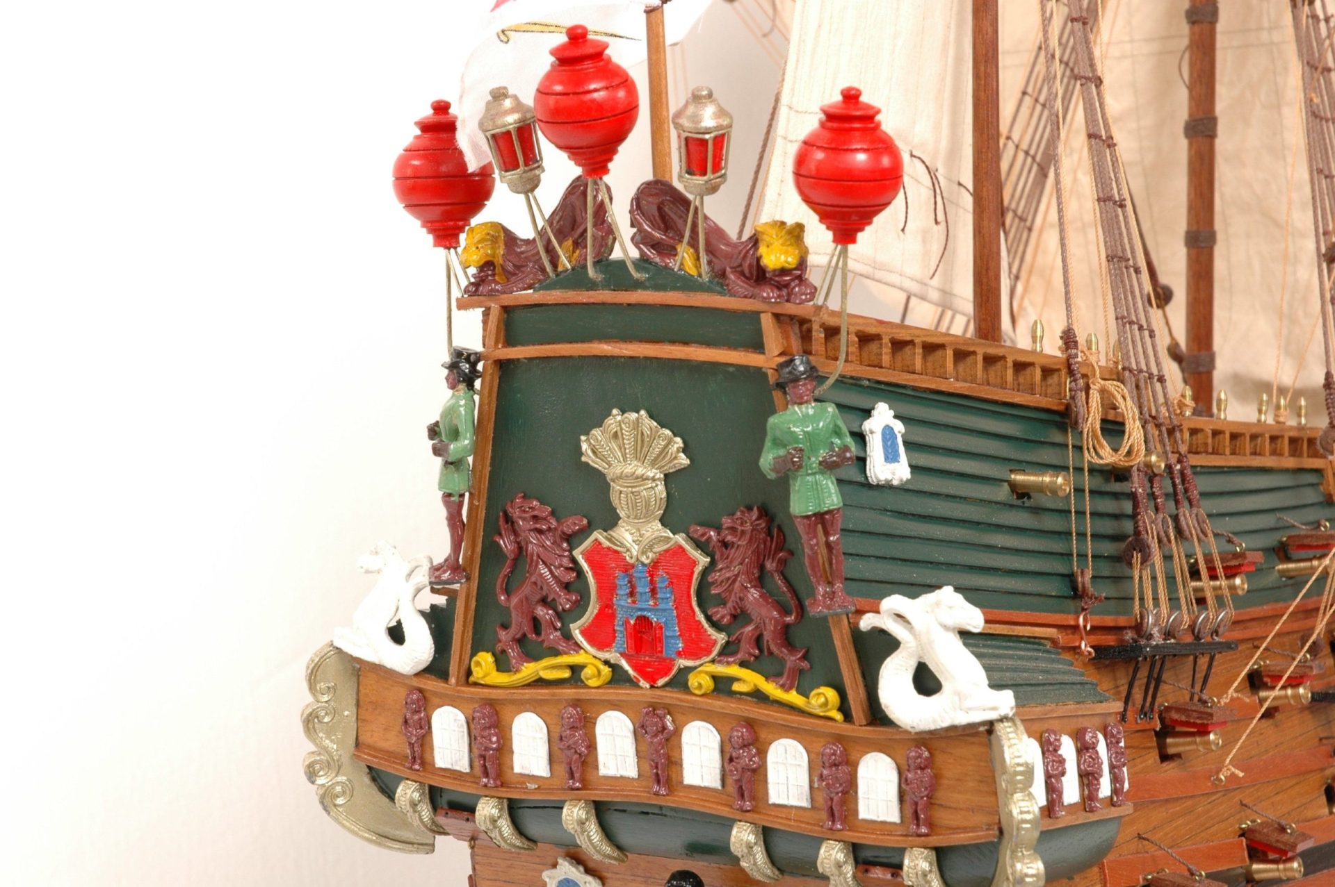 152-8216-Wappen-von-Hamburg-Ship-Model-Superior-Range-scaled