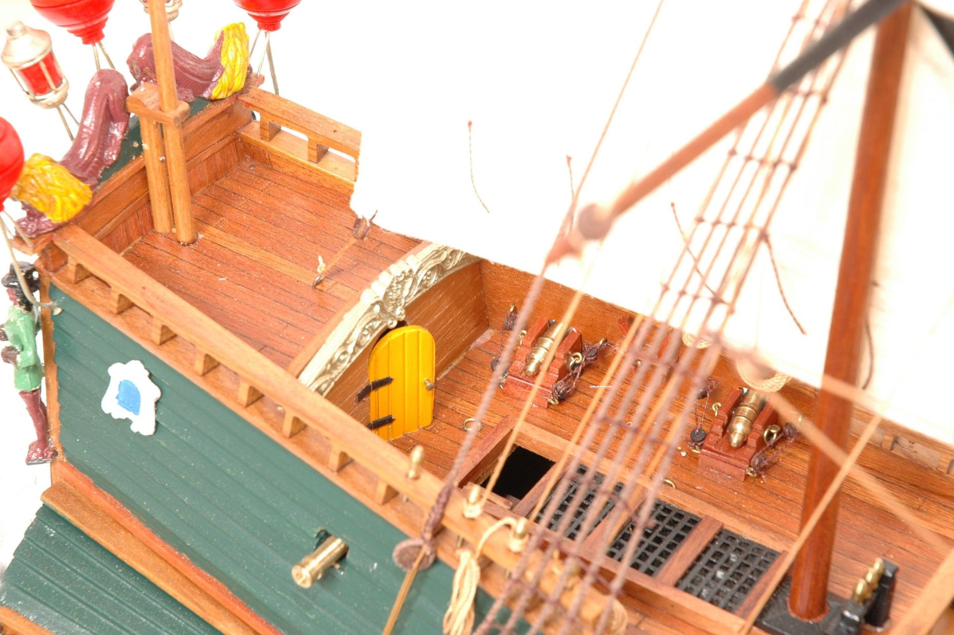 152-8219-Wappen-von-Hamburg-Ship-Model-Superior-Range-scaled