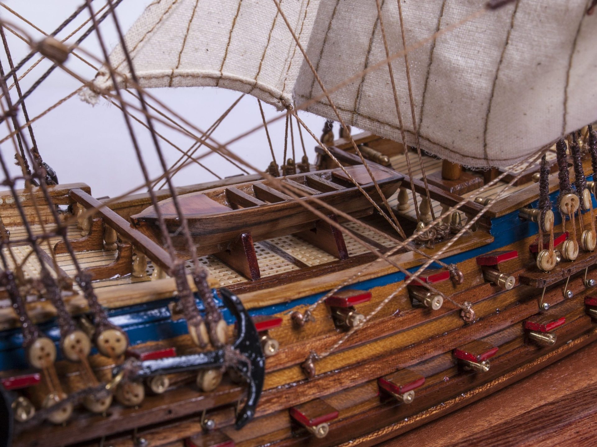 1520-9043-Eendracht-Waterline-scaled