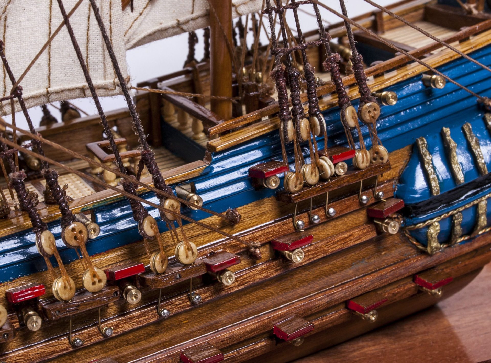1520-9044-Eendracht-Waterline-scaled
