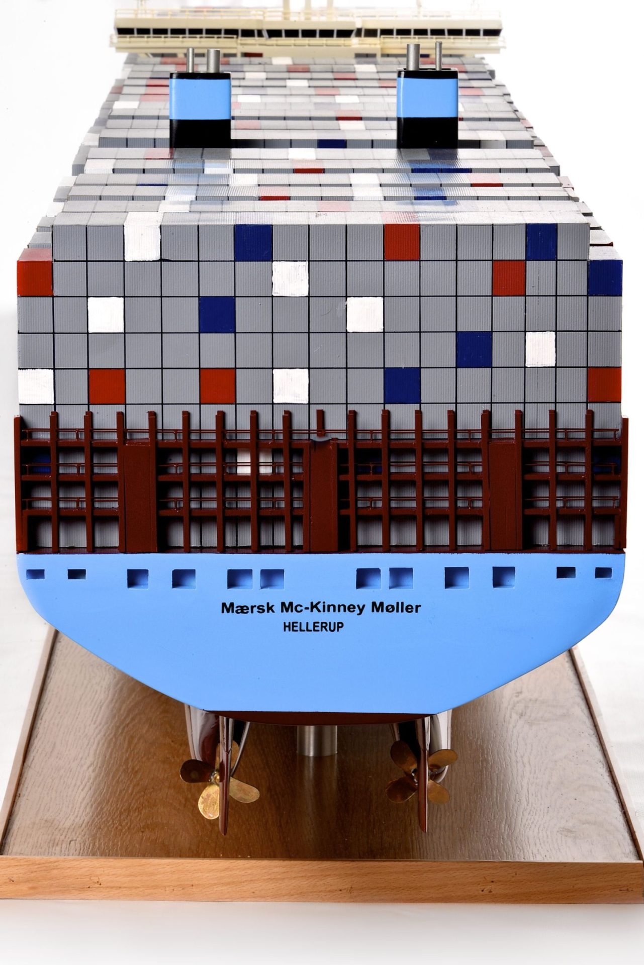 1812-10741-Emma-Maersk-Model-Ship-scaled