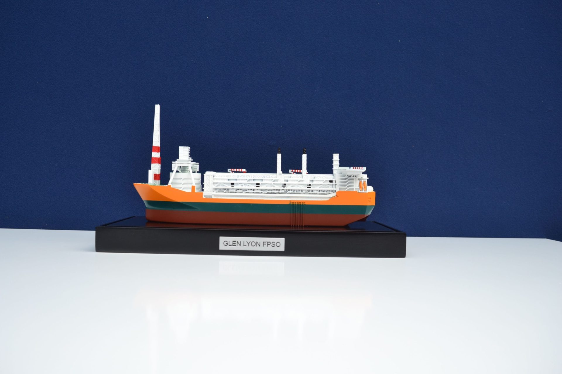 1857-11110-Glen-Lyon-FPSO-Mini-Modele-scaled