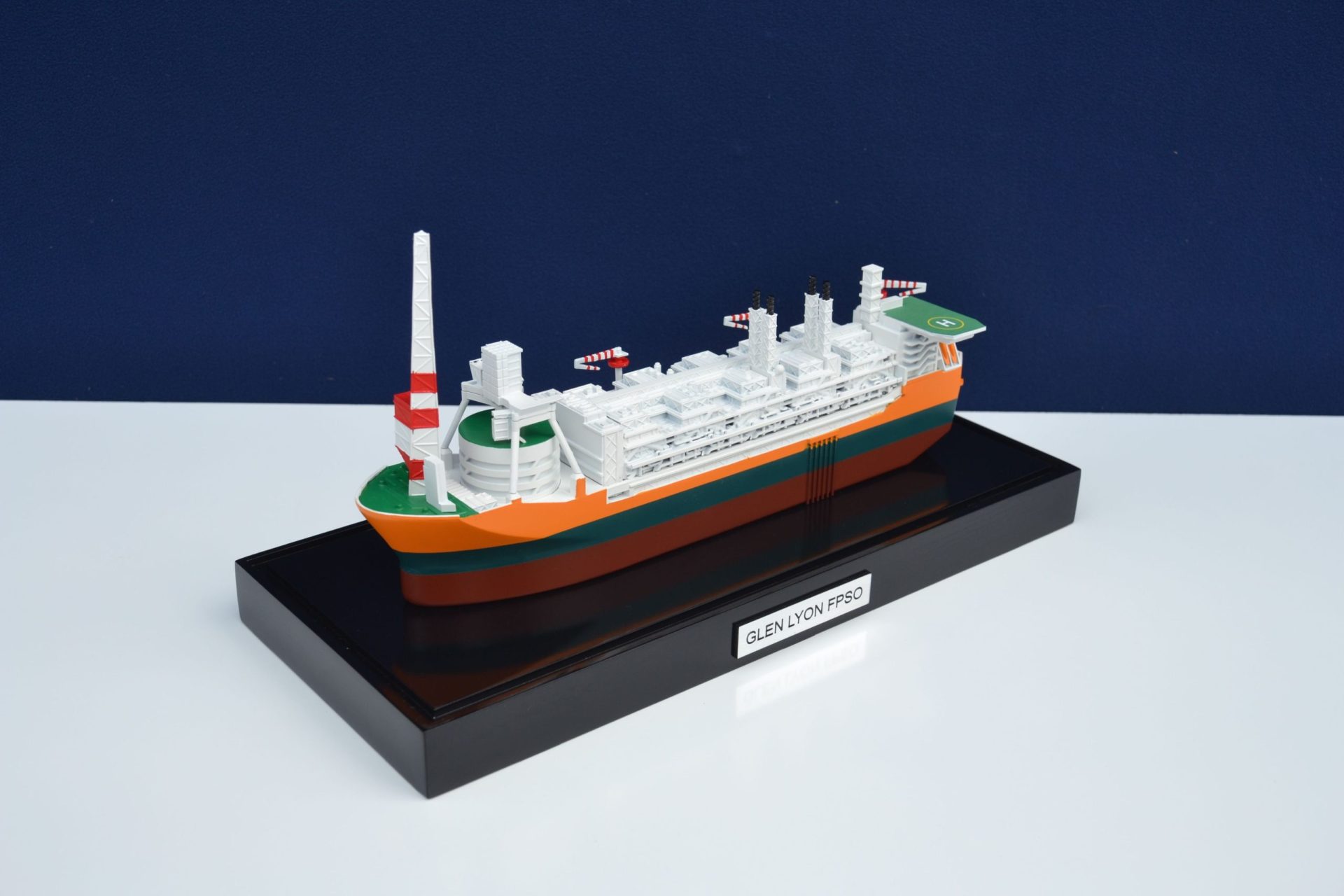1857-11112-Glen-Lyon-FPSO-Mini-Modele-scaled