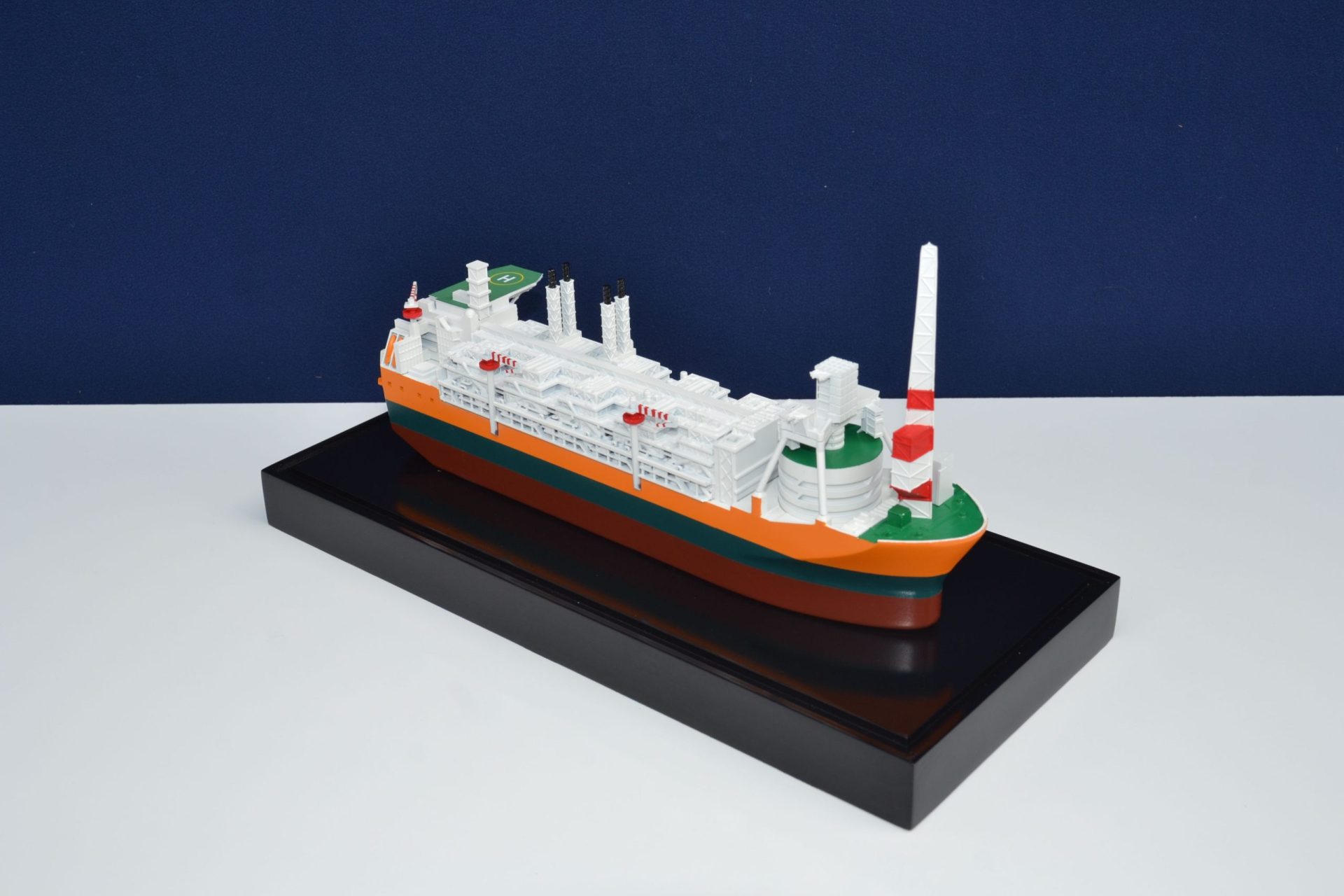 1857-11113-Glen-Lyon-FPSO-Mini-Modele-scaled