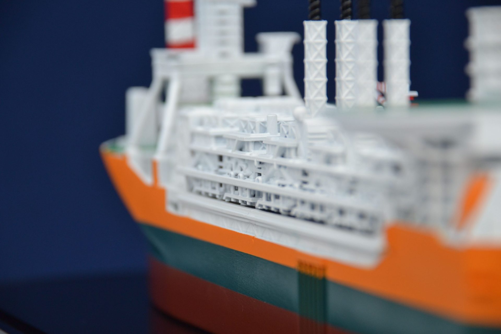 1857-11115-Glen-Lyon-FPSO-Mini-Modele-scaled