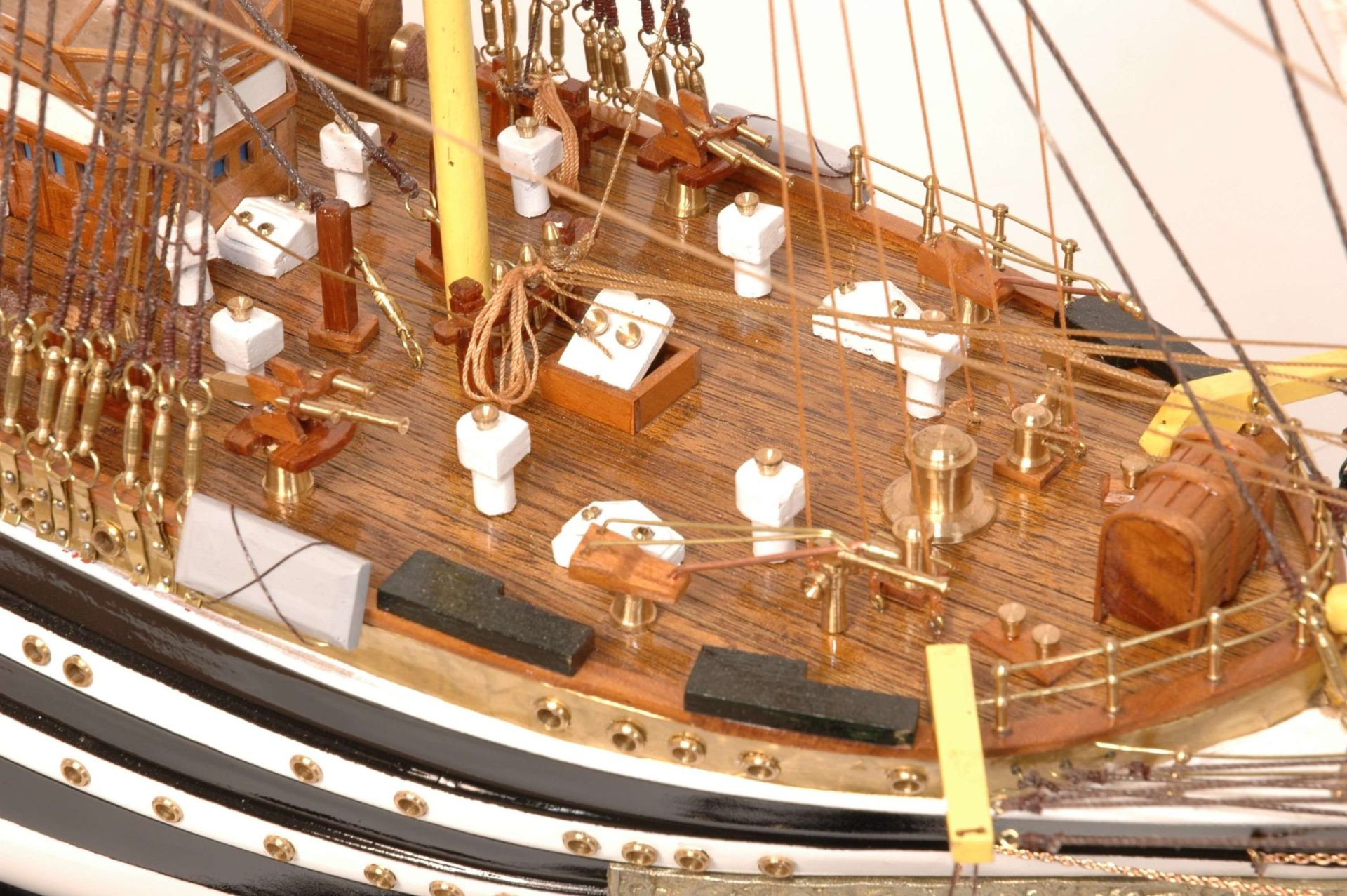 498-4214-Amerigo-Vespucci-Model-Ship-Superior-Range-scaled