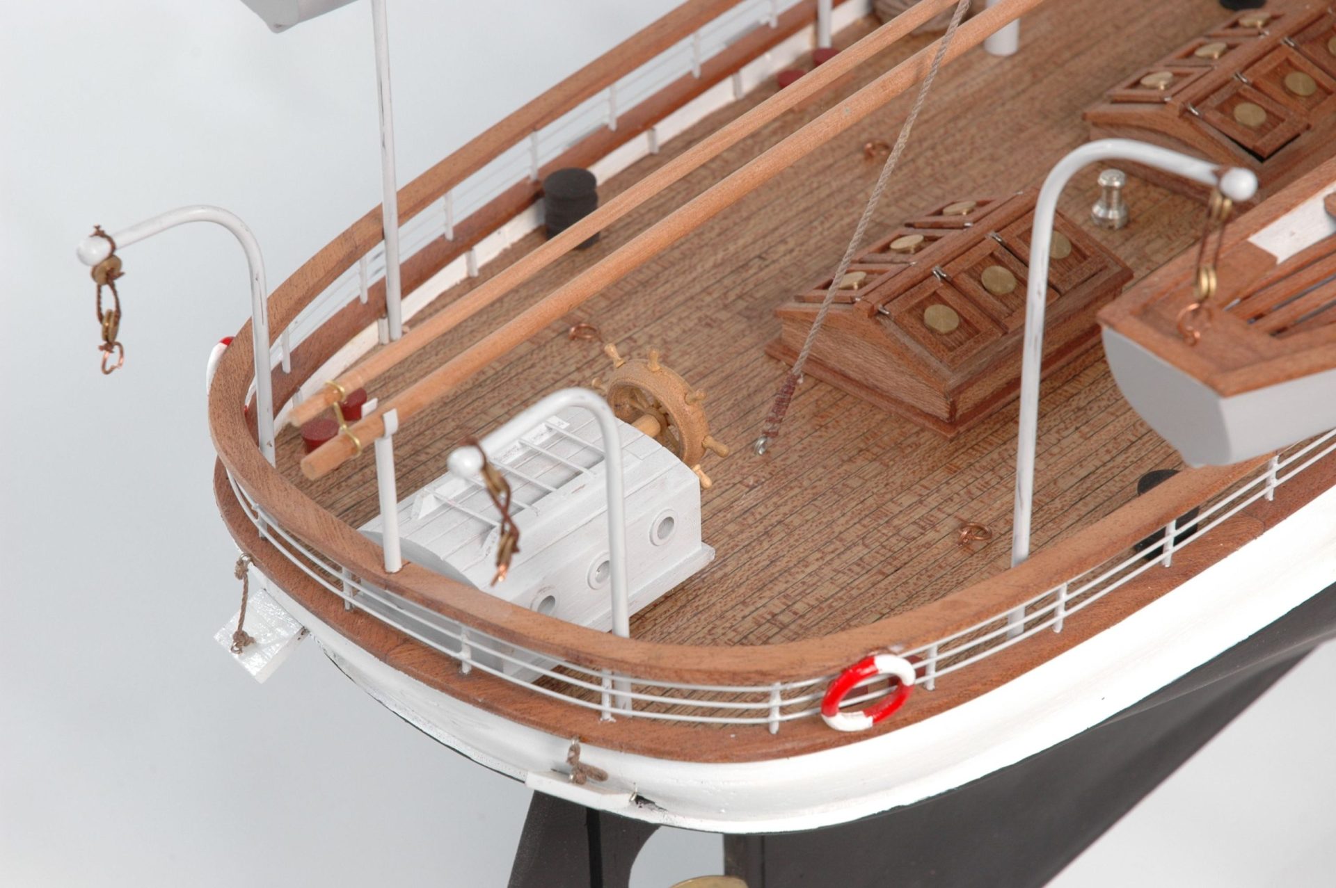 671-6324-G-G-Loudon-Ship-Model-Small-Premier-Range-scaled