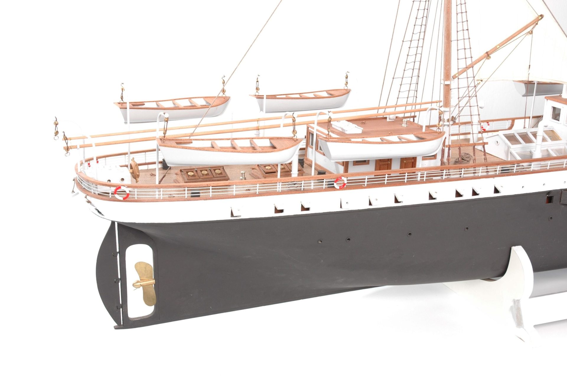 671-6326-G-G-Loudon-Ship-Model-Small-Premier-Range-scaled