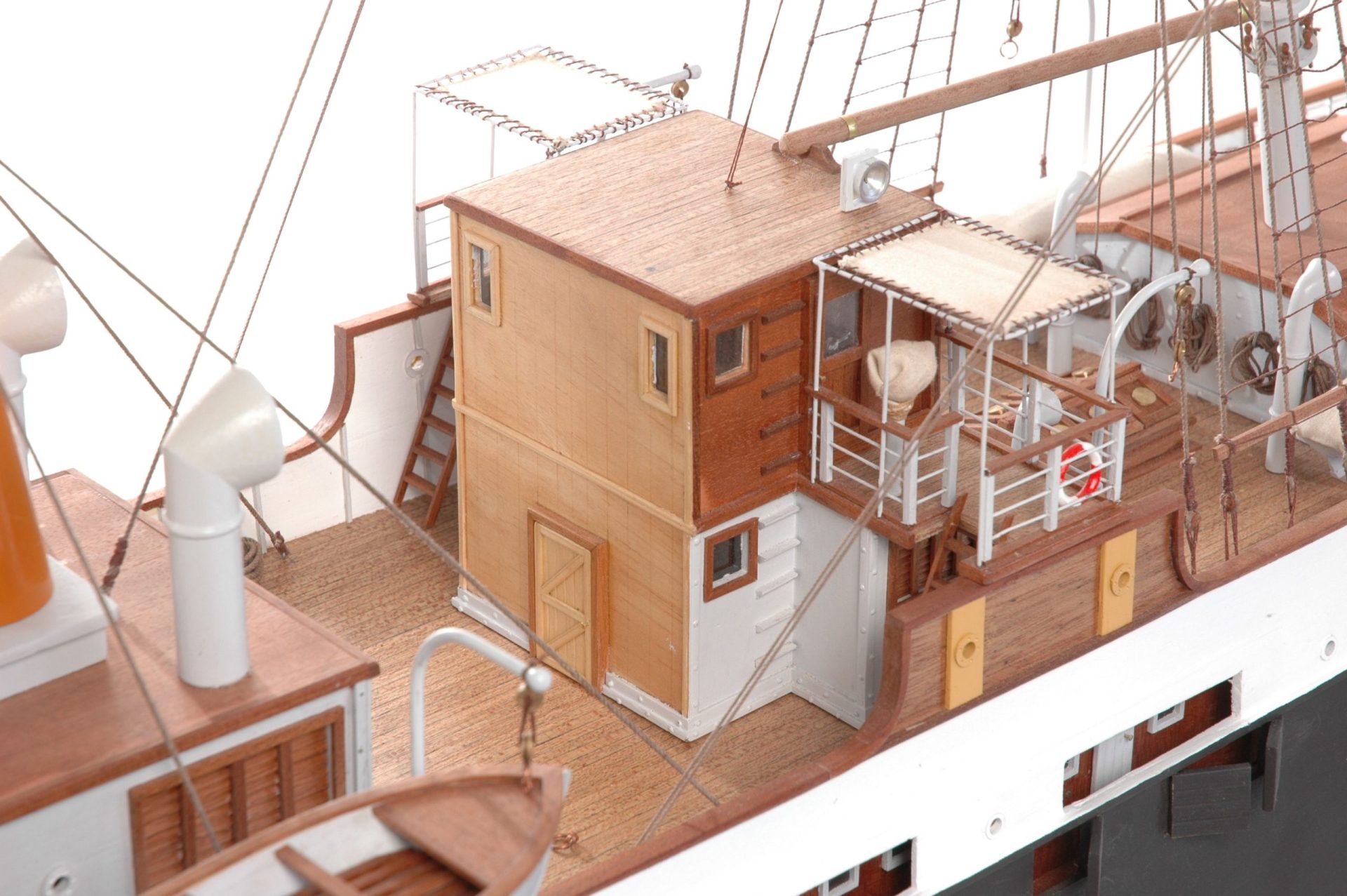 671-6331-G-G-Loudon-Ship-Model-Small-Premier-Range-scaled