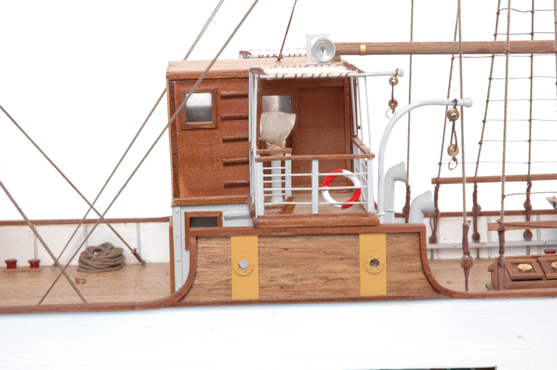 671-6336-G-G-Loudon-Ship-Model-Small-Premier-Range-scaled