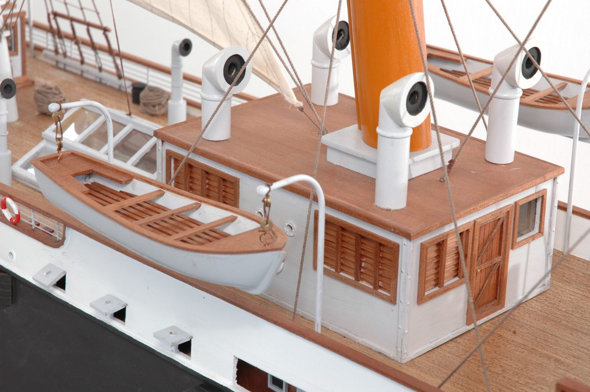 671-6339-G-G-Loudon-Ship-Model-Small-Premier-Range-scaled