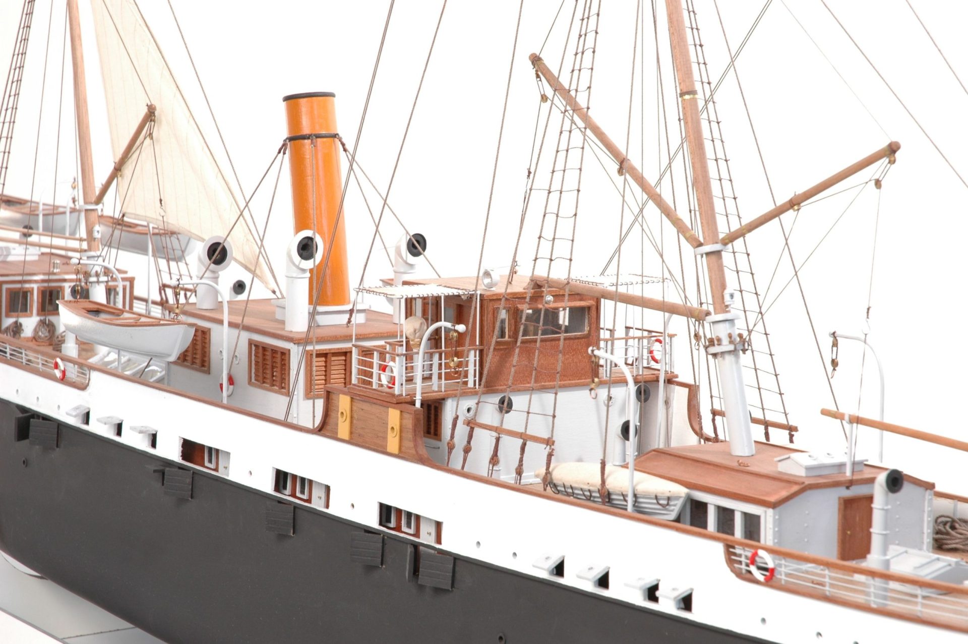 671-6342-G-G-Loudon-Ship-Model-Small-Premier-Range-scaled