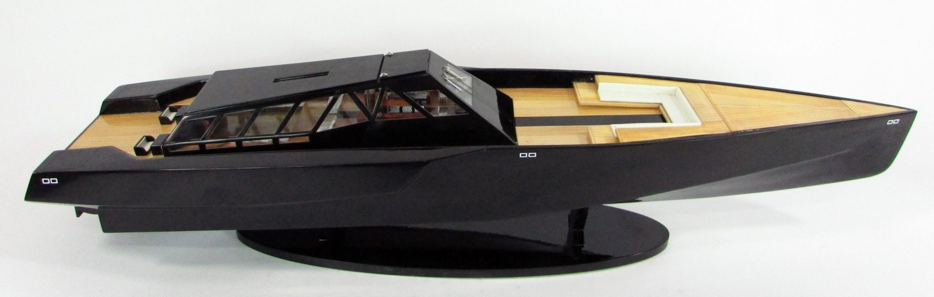Wally Power 118 Wooden Display Ship Model - GN