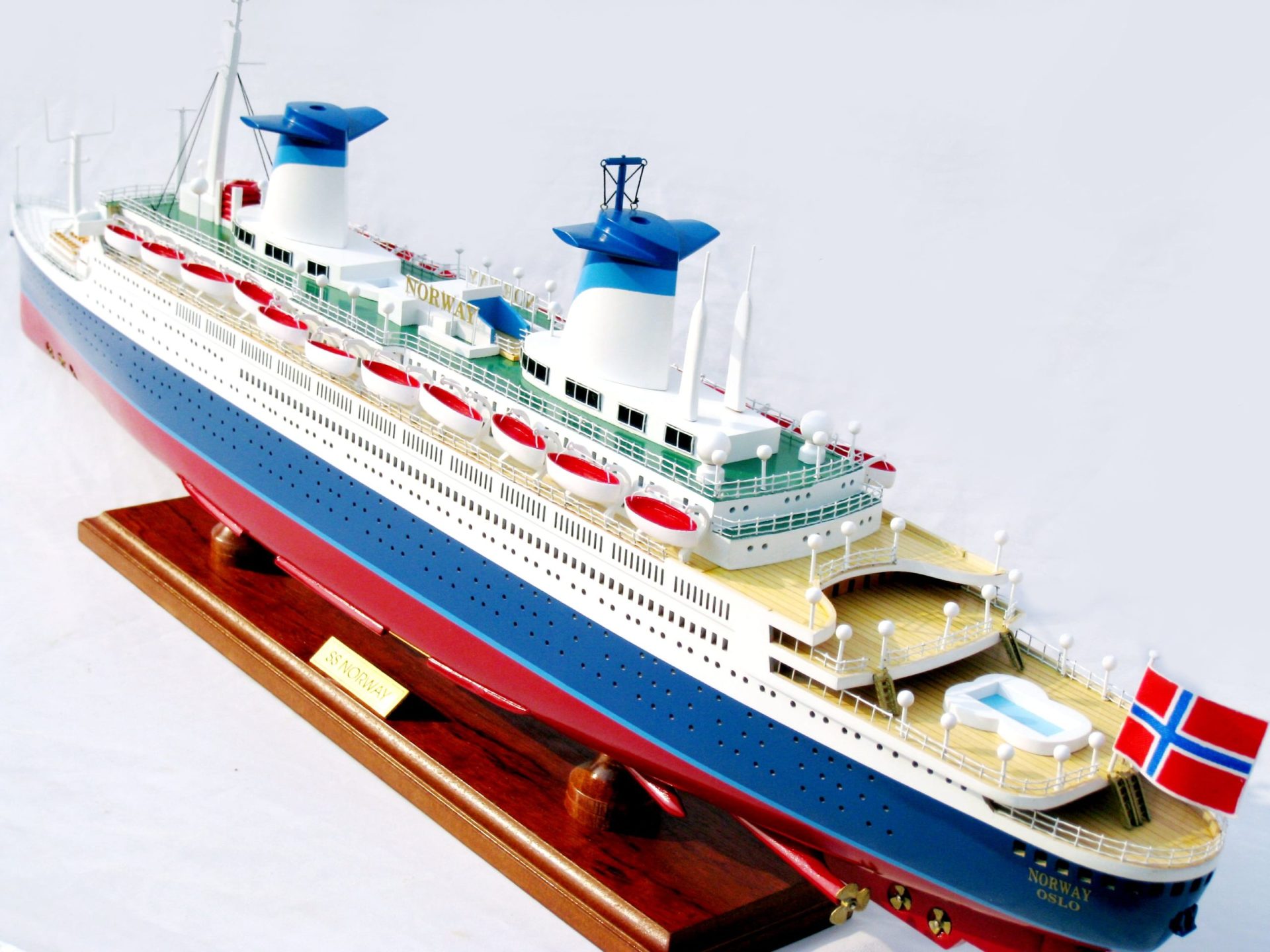 SS Norway (Special Edition) Display Ship Model - GN