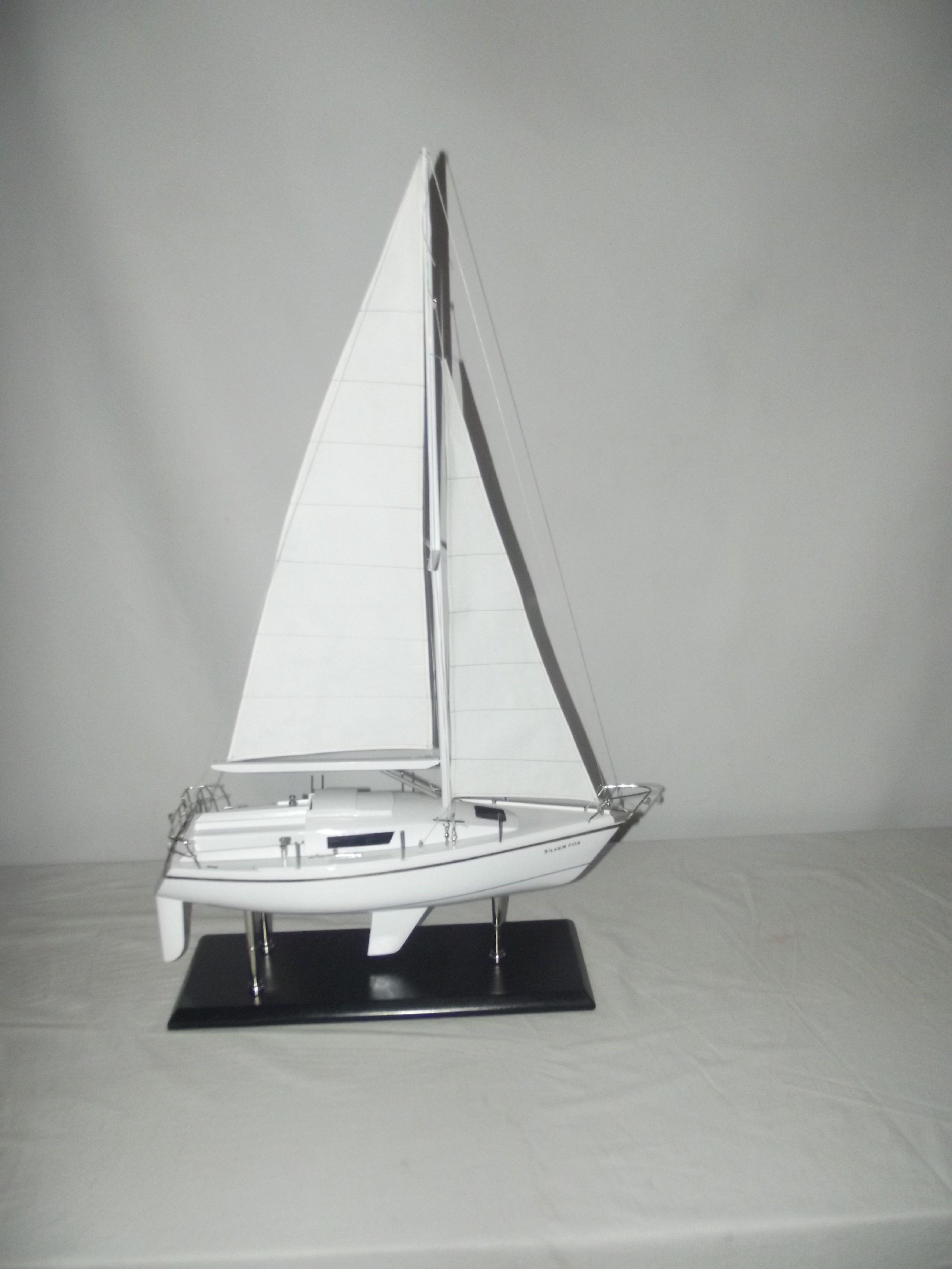 Silver Fox Laser 28 Sailing Boat - Premier Ship Models 