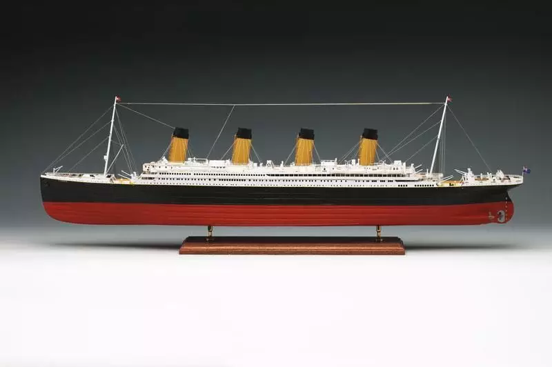RMS TITANIC PRESS OUT AND BUILD MODEL SHIP MAKING KIT CARD BOOK NO MESS 7+ 