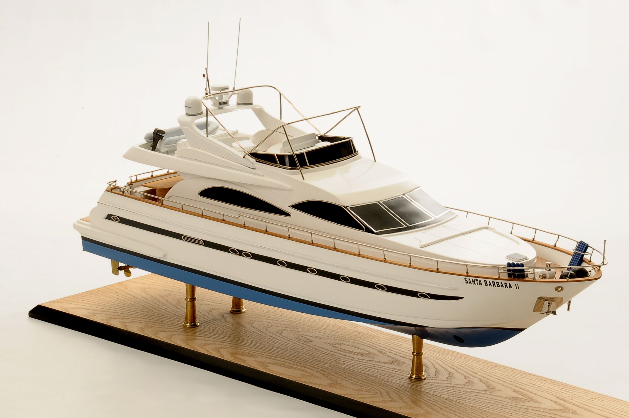 model motor yacht