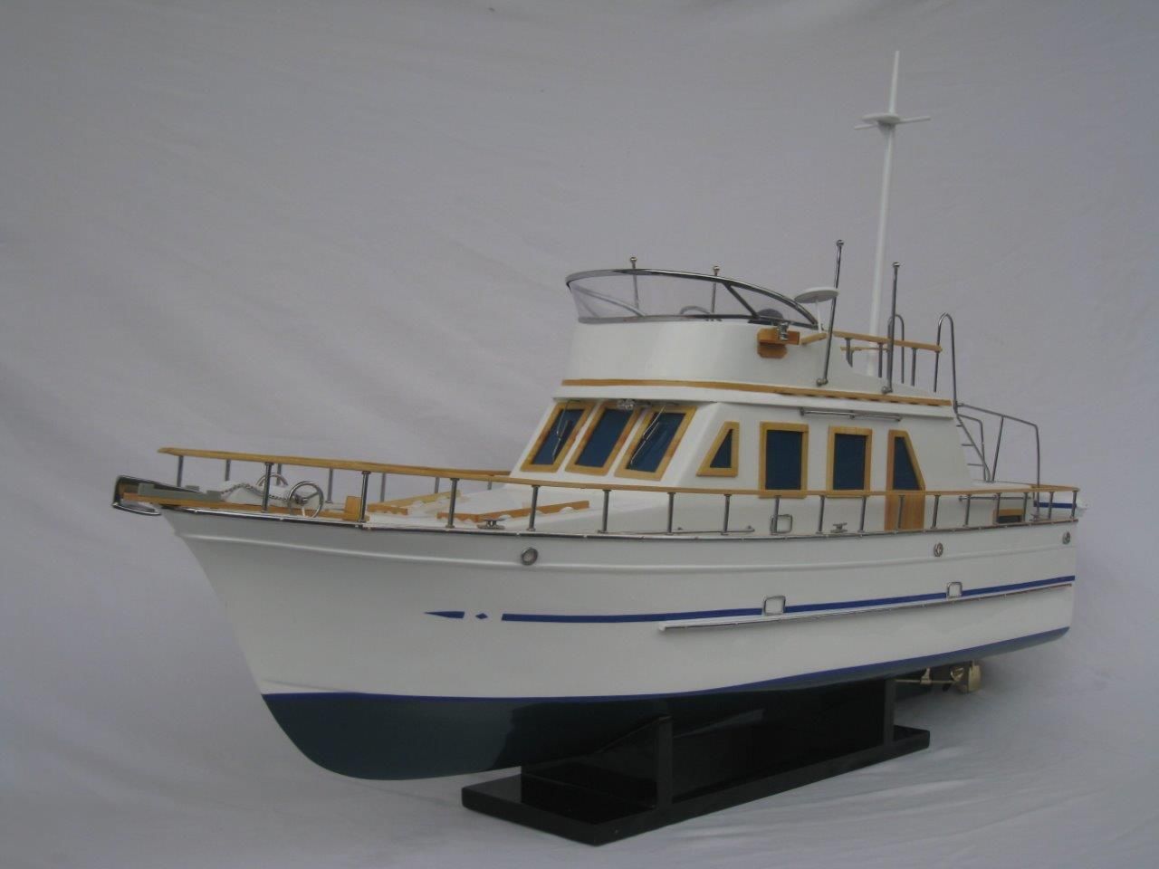 Reinee Roo Model Ship - GN