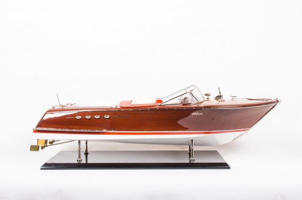 Super Riva Aquarama model boat (Distrazione)
