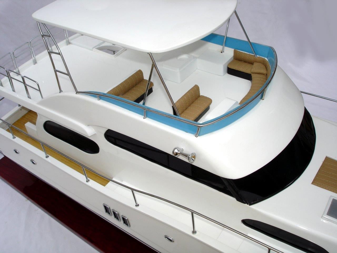 Twin-Hull Viking Sport Yacht Model Boat - GN