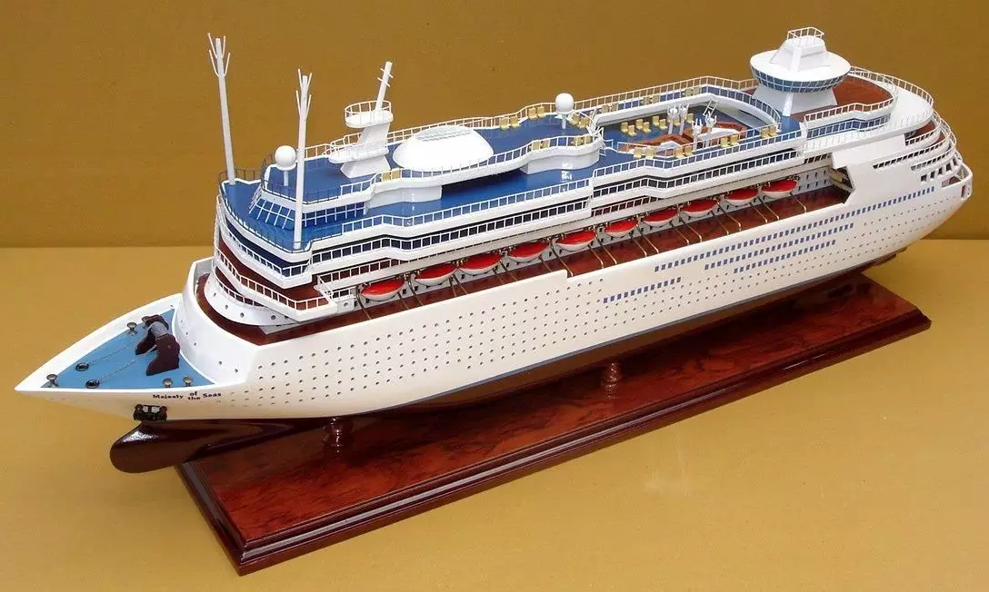 Majesty of the Seas Model Boat - GN
