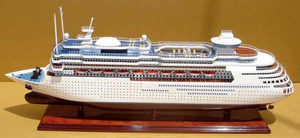 Majesty of the Seas Model Boat - GN