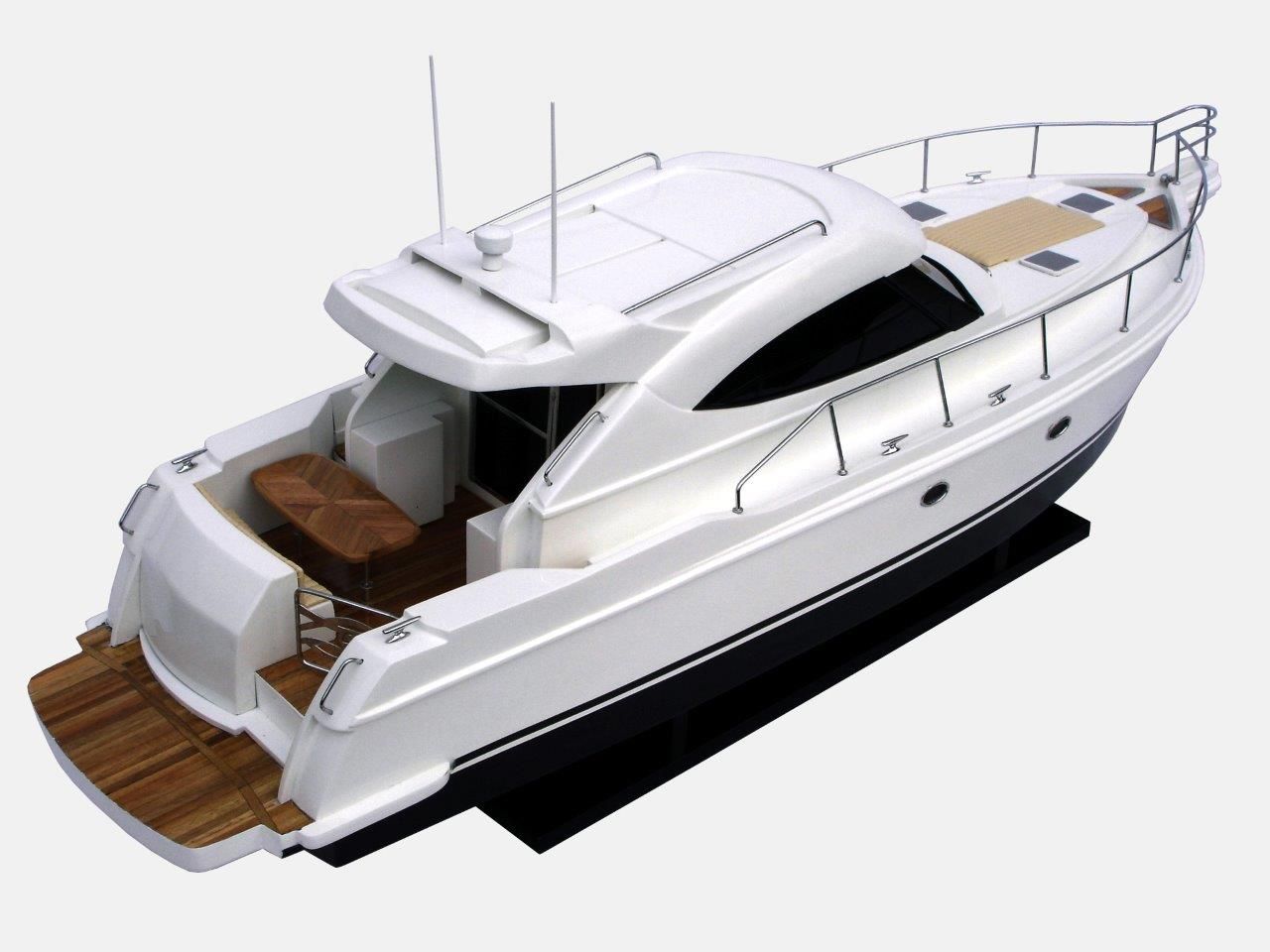 Riviera 4700 Model Boat - GN