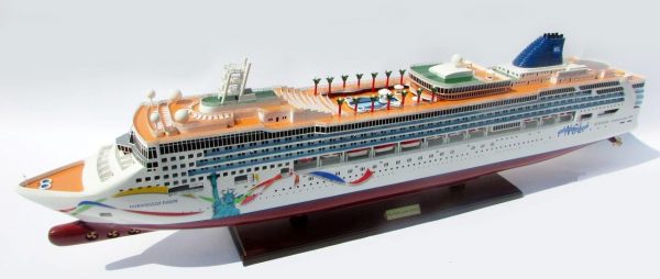 Norwegian Dawn with Statue Liberty Artwork - GN