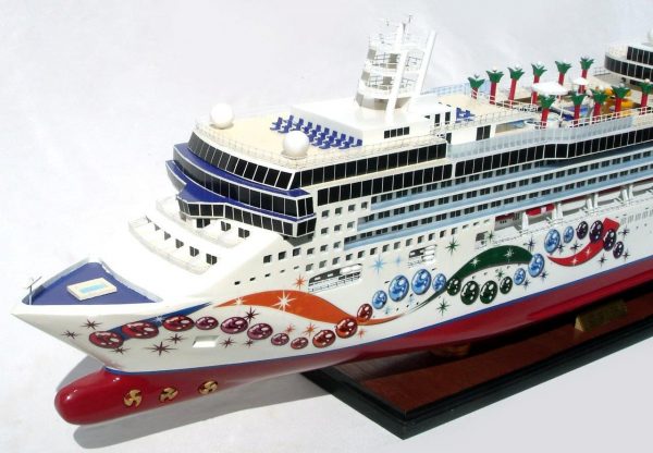 Norwegian Pearl Model Ship - GN