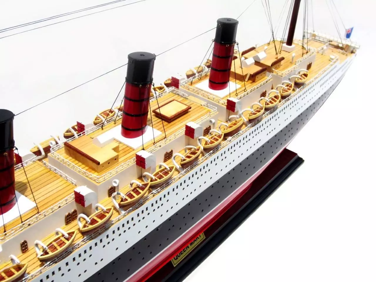 Queen Mary Model Boat - GN