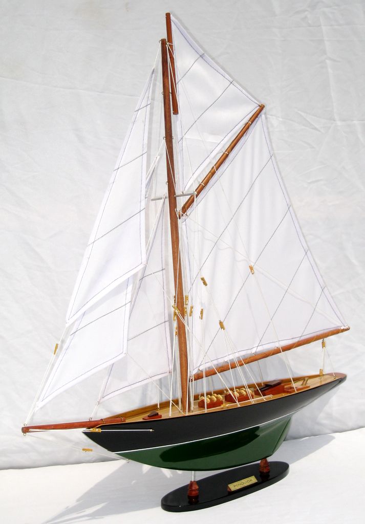 Pen Duick Model Ship - GN