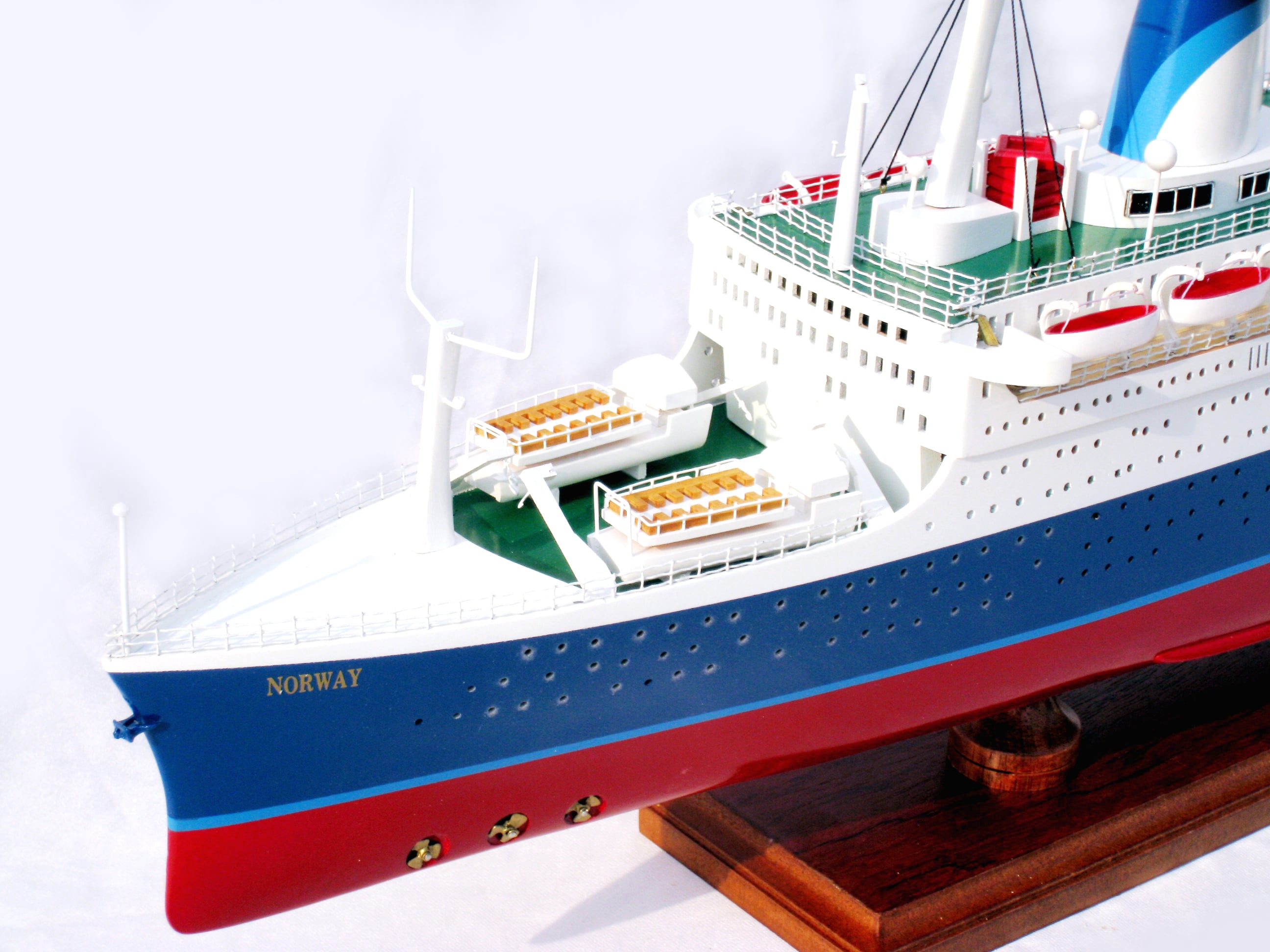 SS Norway (Special Edition) Model Boat - GN