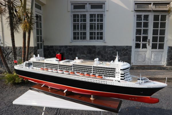 Queen Mary 2 Painted - GN