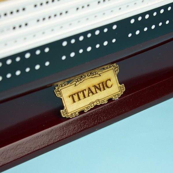 RMS Titanic Model Ship - Nauticalia (6689)