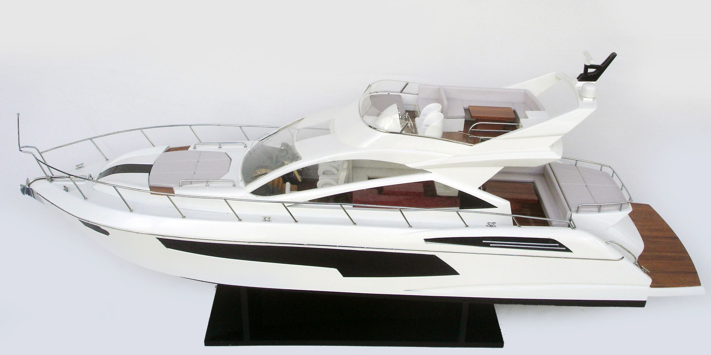 Sunseeker 68 Model Yacht – GN