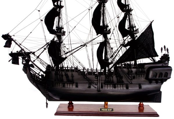 Pirates of the Carribean / Black Pearl Model Ship (Standard Range) - GN